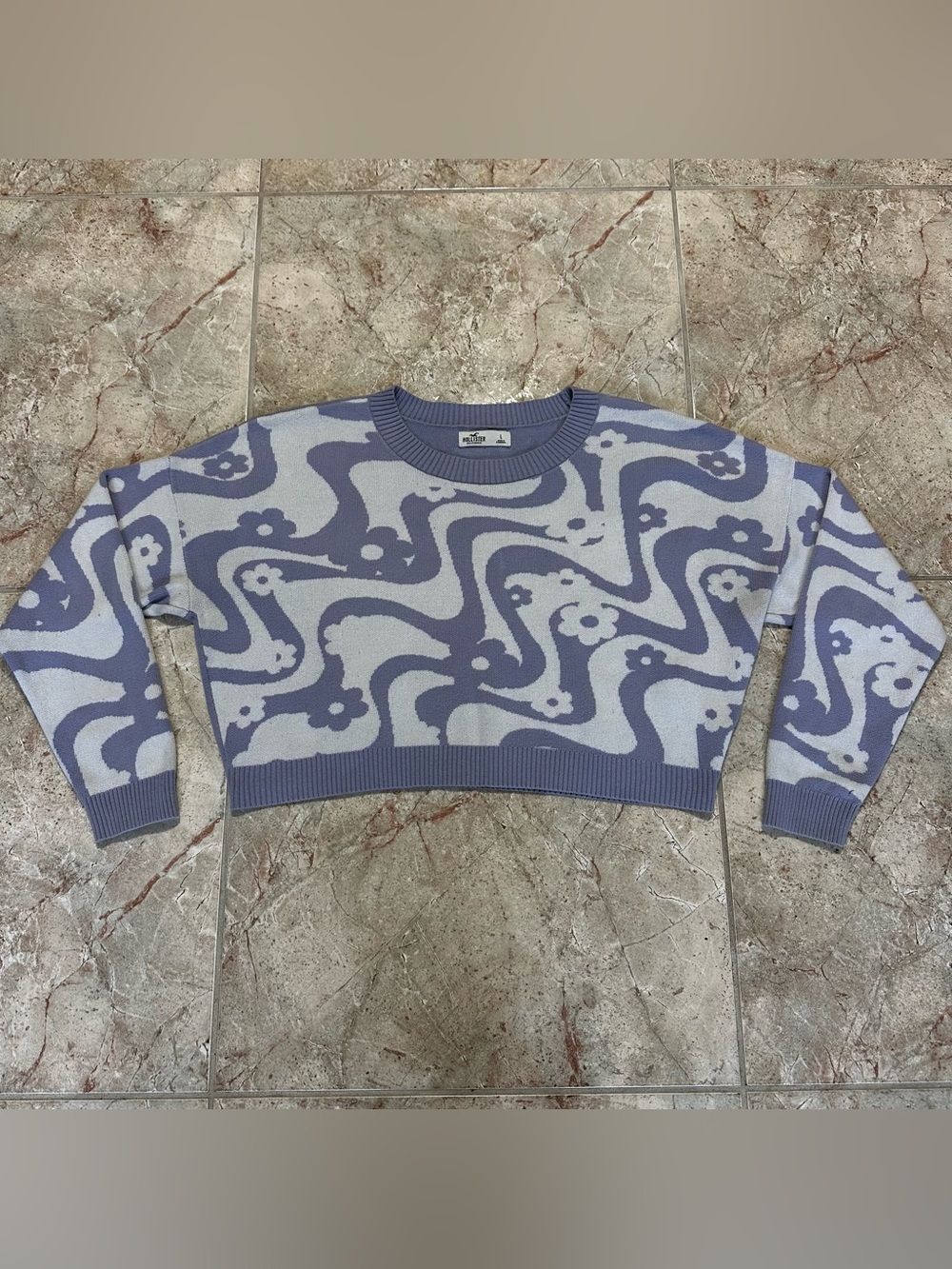 Hollister Purple and White Wave Floral Cropped Sweater L